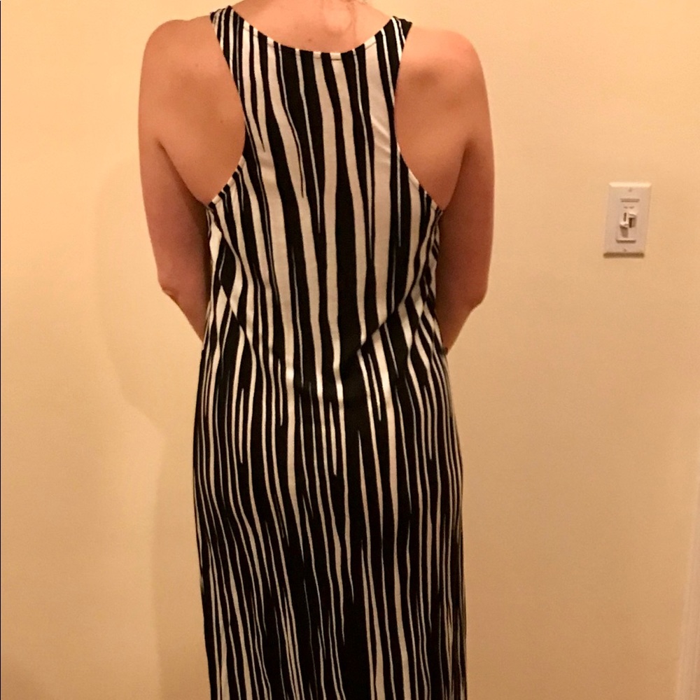 Black & White Dress - Picture 3 of 5